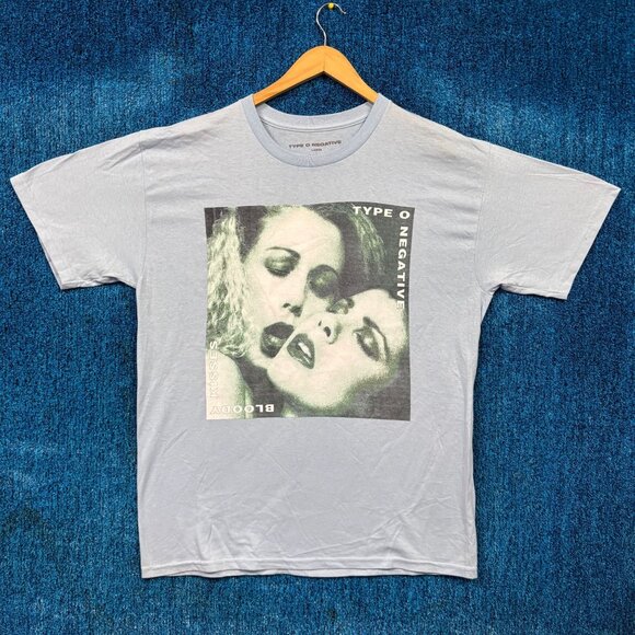 Type O Negative “Bloody Kisses” Gothic Metal Band Graphic T-Shirt Size Large - Picture 1 of 4
